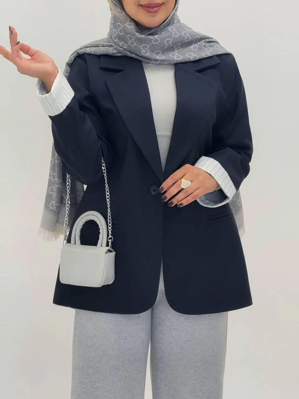 3597-کت پرادا کاروس